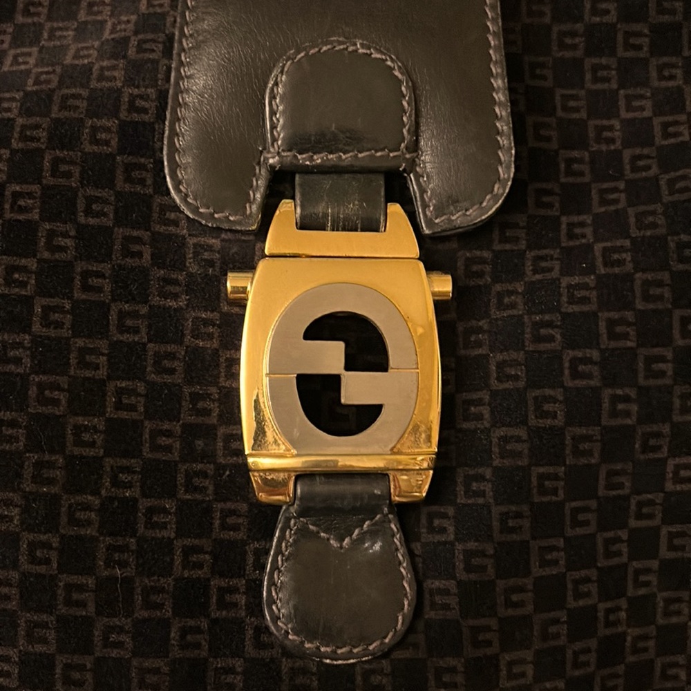 Gucci Shoulder Bag - Picture 4 of 15